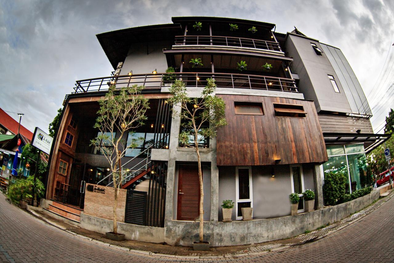 The Arak Bed Bar And Hostel Csiangmaj Kültér fotó