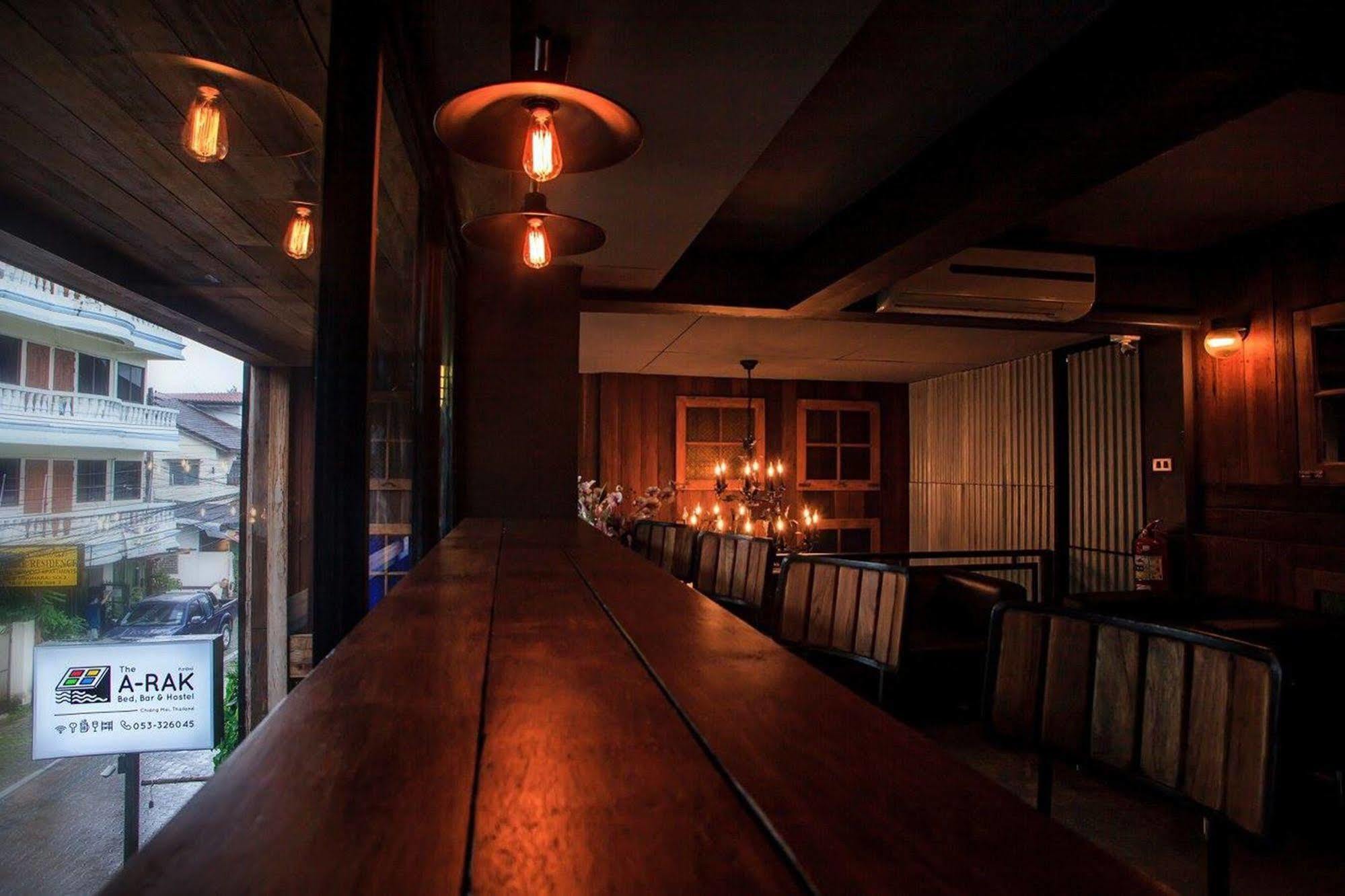 The Arak Bed Bar And Hostel Csiangmaj Kültér fotó